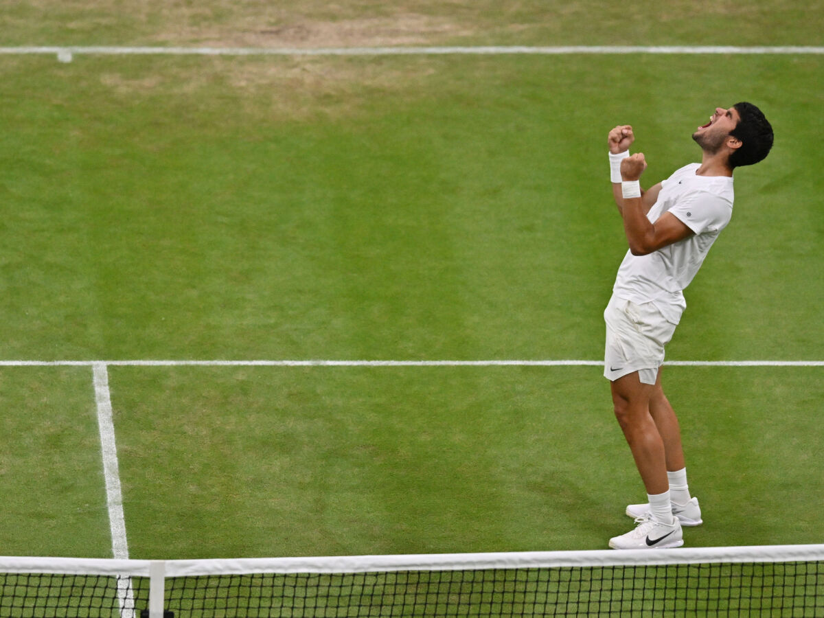 Carlos Alcaraz bate Djokovic em batalha na grama de Wimbledon e chega ao 2º  Grand Slam