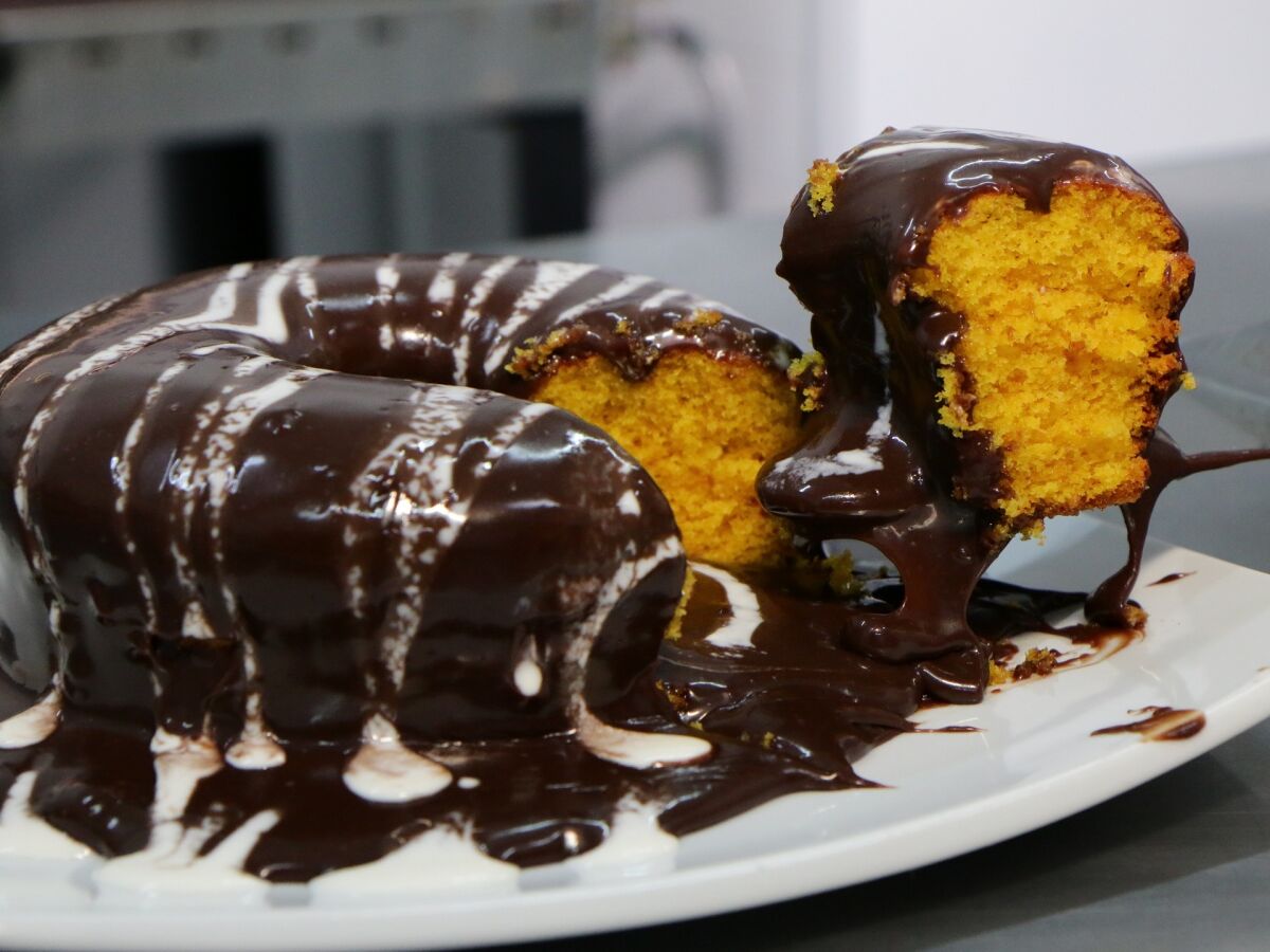 Receita de Bolo de Cenoura com Chocolate - Guia da Cozinha, fazer