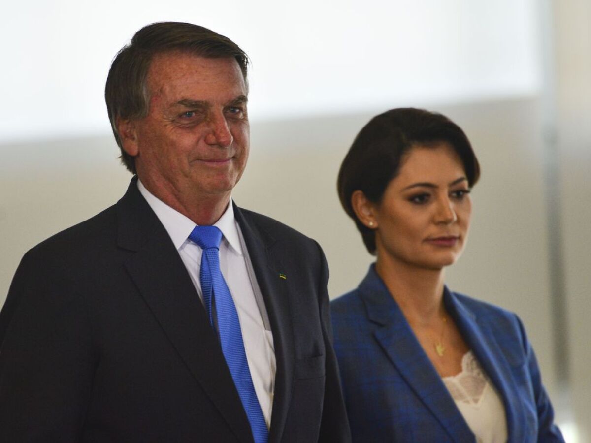 Bolsonaro afirma que, no xadrez do governo, a dama é a PGR