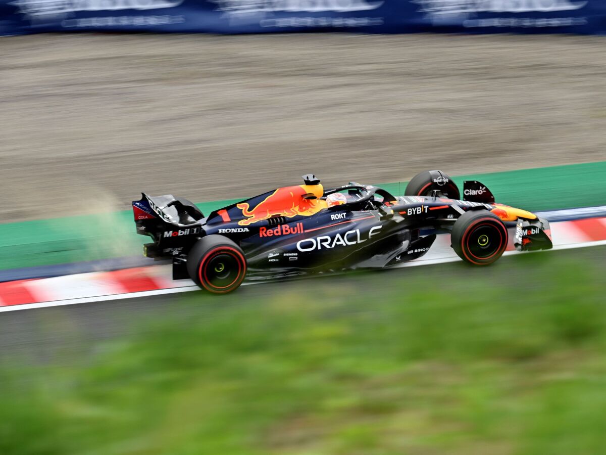 F1: Verstappen lidera com folga primeiro treino no Japão