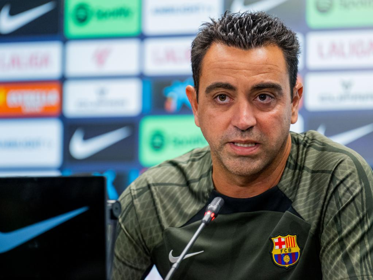 Xavi Hernández renova com o Barcelona até 2025