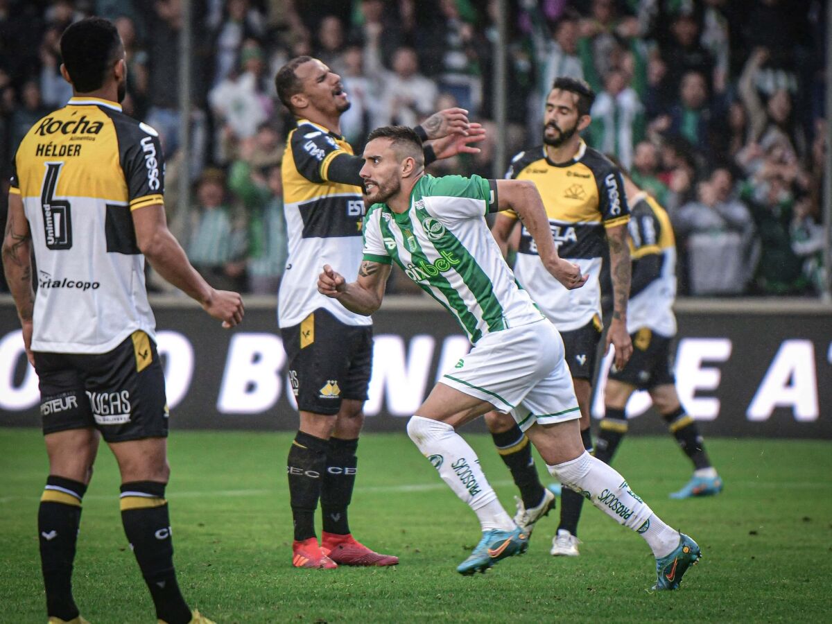 Sport é derrotado pelo Guarani, e Vitória assume liderança da Série B do  Brasileiro