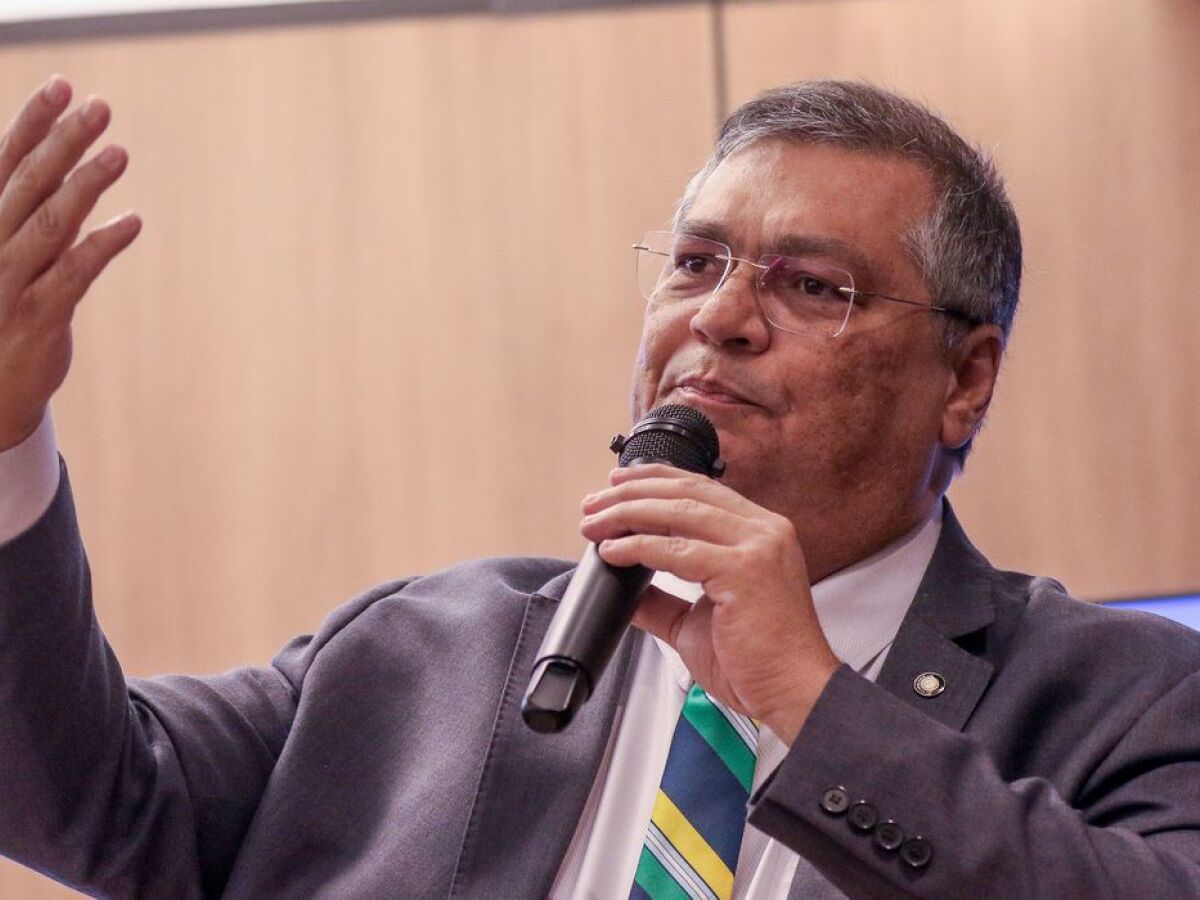 Dino não comparece à comissão da Câmara e quer ser ouvido em plenário