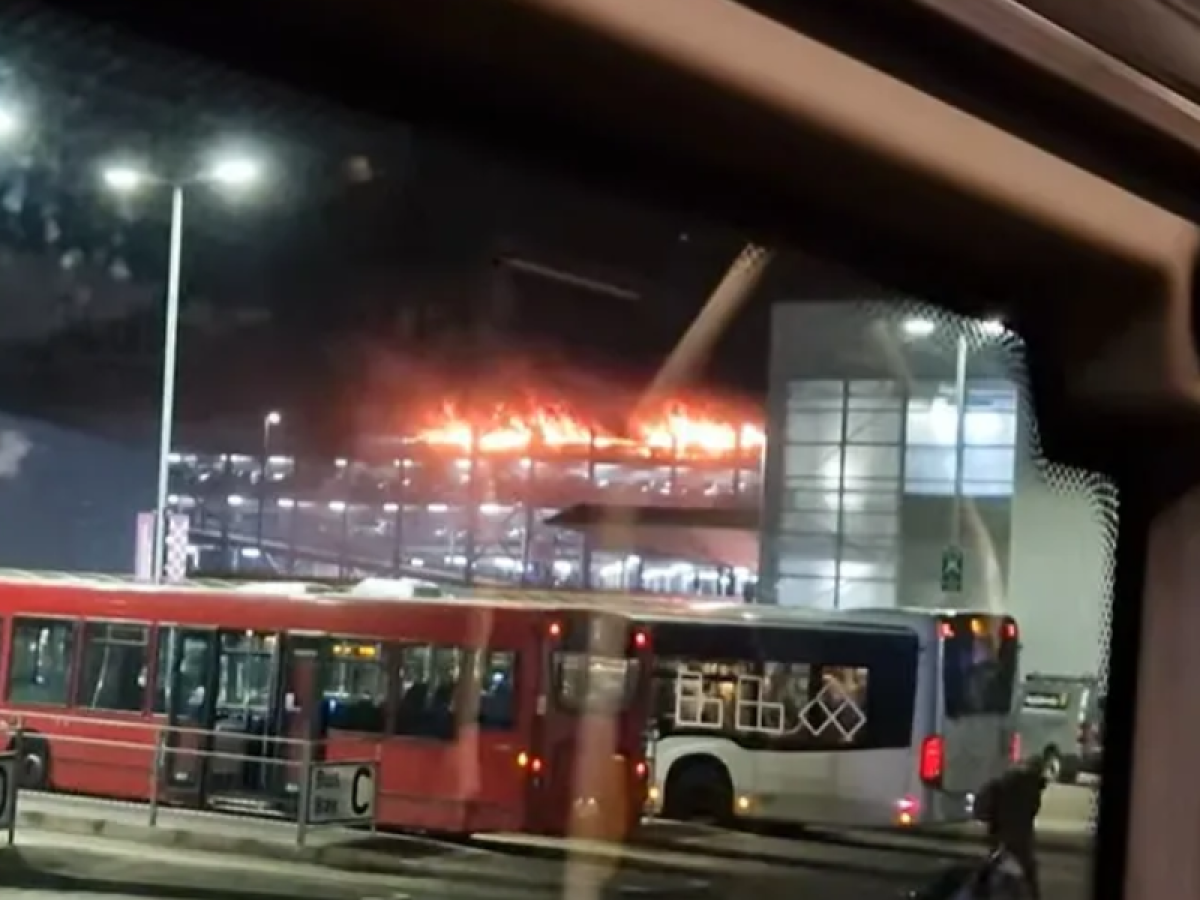 Incêndio em Aeroporto de Luton, em Londres