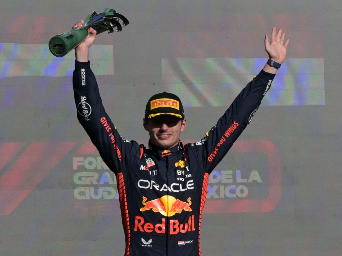 Max Verstappen supera Hamilton e é campeão mundial de F-1 de 2021 - Jat  Veículos