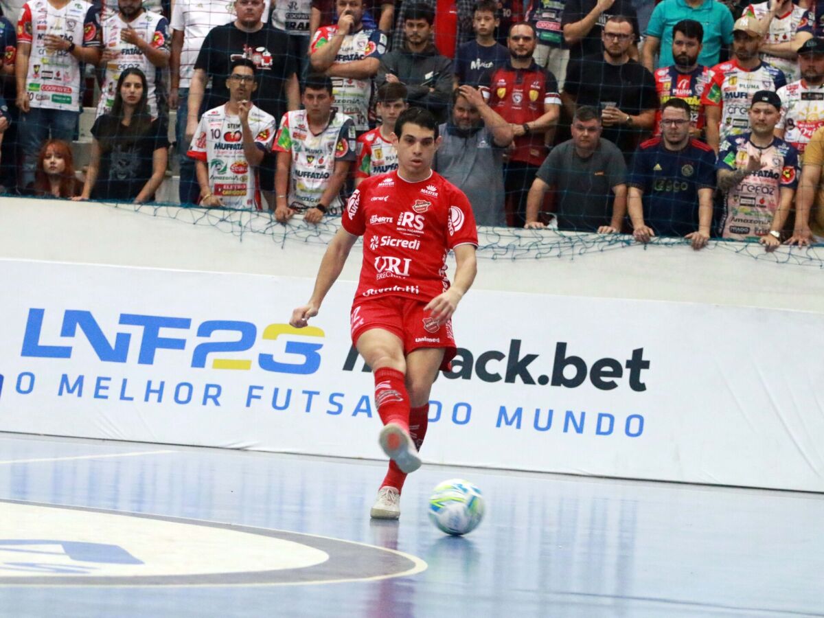 Manoel Tobias põe Falcão em 2º e diz quem é o número 1 do futsal