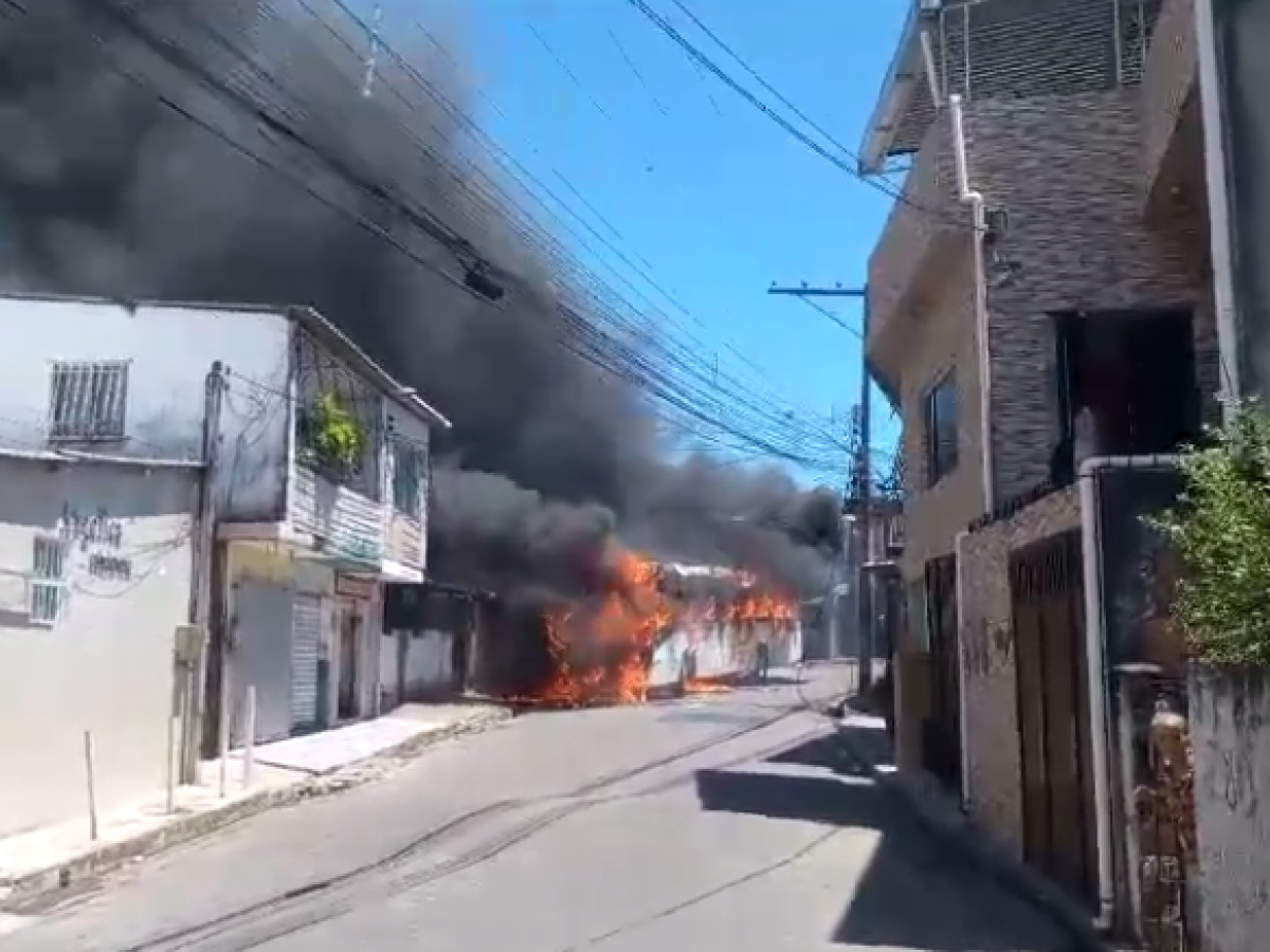 Ônibus do Atlético-PB pega fogo em viagem, mas delegação sai ilesa, atlético-pb