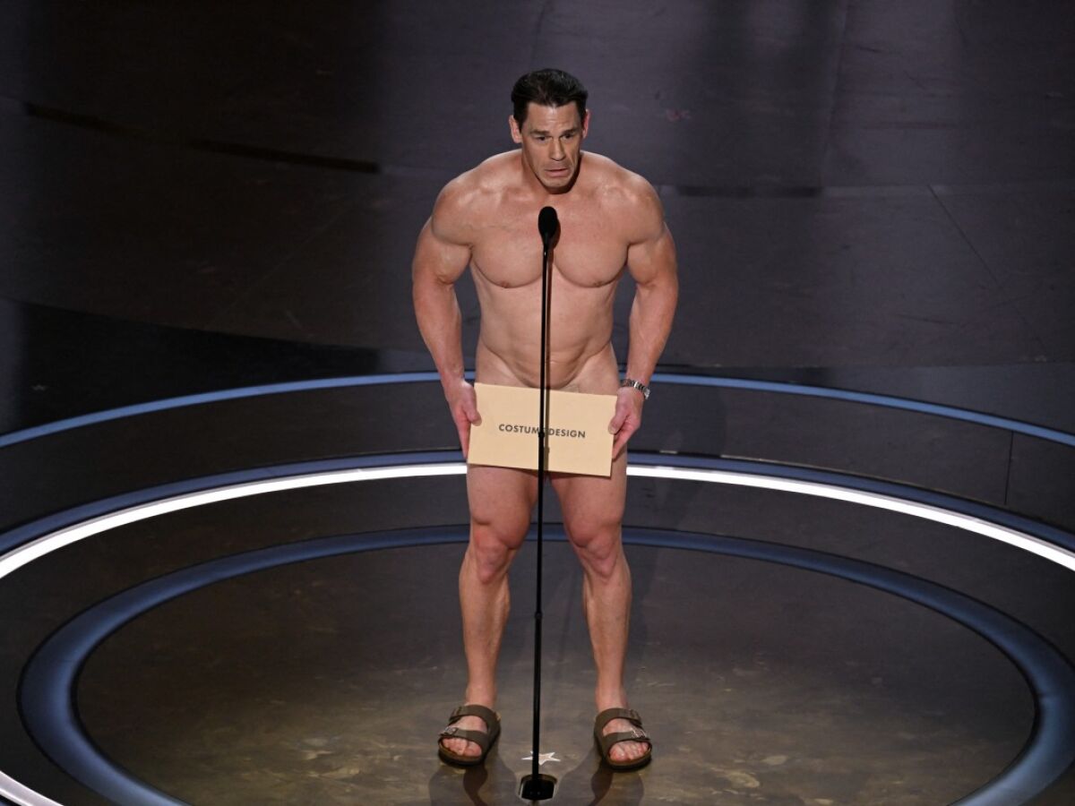 John Cena apresenta categoria do Oscar 2024 pelado - Folha PE