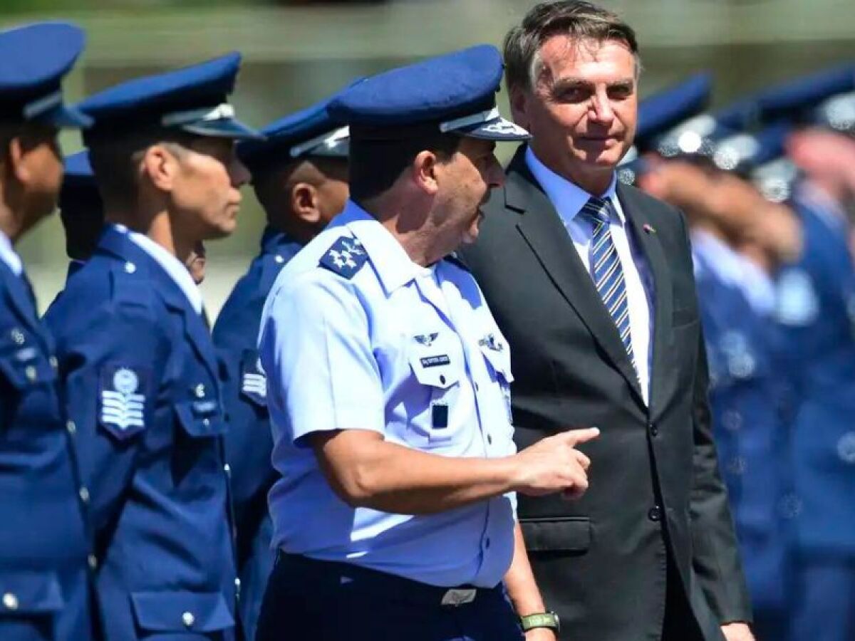 Tenente-brigadeiro do ar Carlos Almeida Baptista Júnior, ex-comandante da Aeronáutica e Jair Bolsonaro