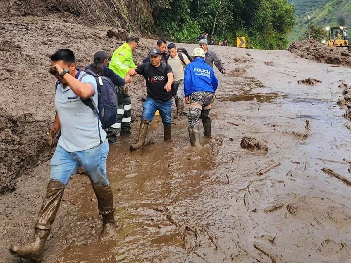 O órgão acrescentou que dez pessoas estão desaparecidas na área de Baños 