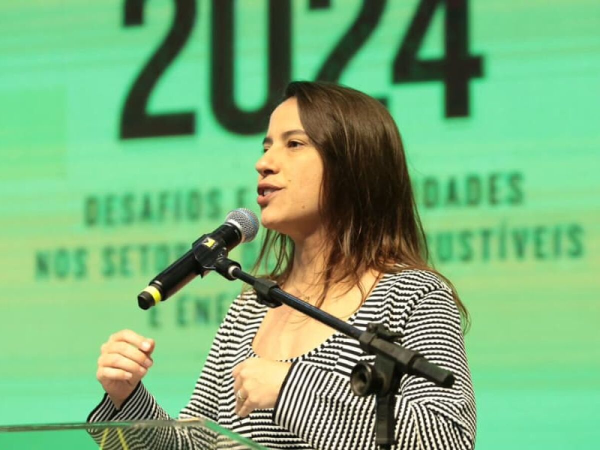 Fórum Nordeste: Raquel Lyra aposta em infraestrutura energética e logística  para Pernambuco - Folha PE
