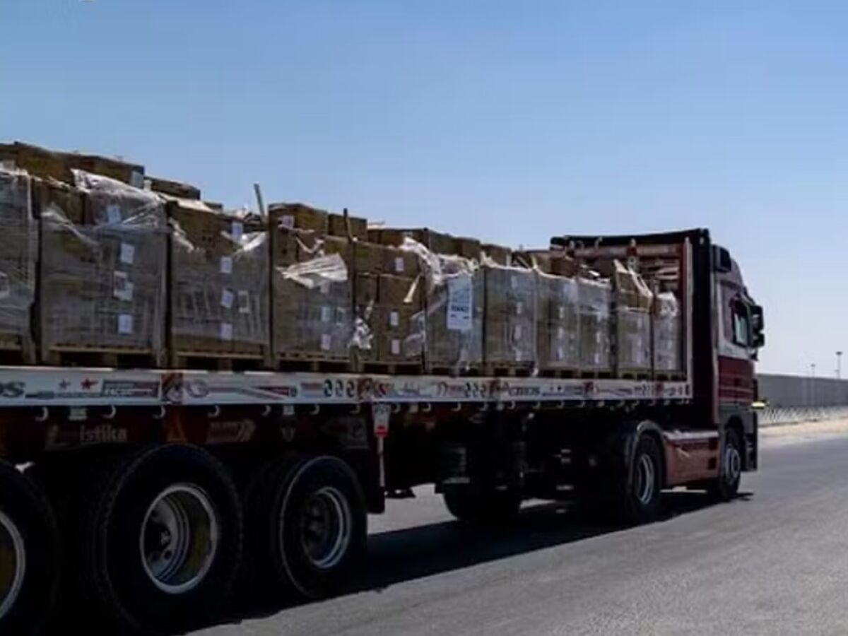 Caminhão da ONG Anera com ajuda humanitária na Faixa de Gaza 