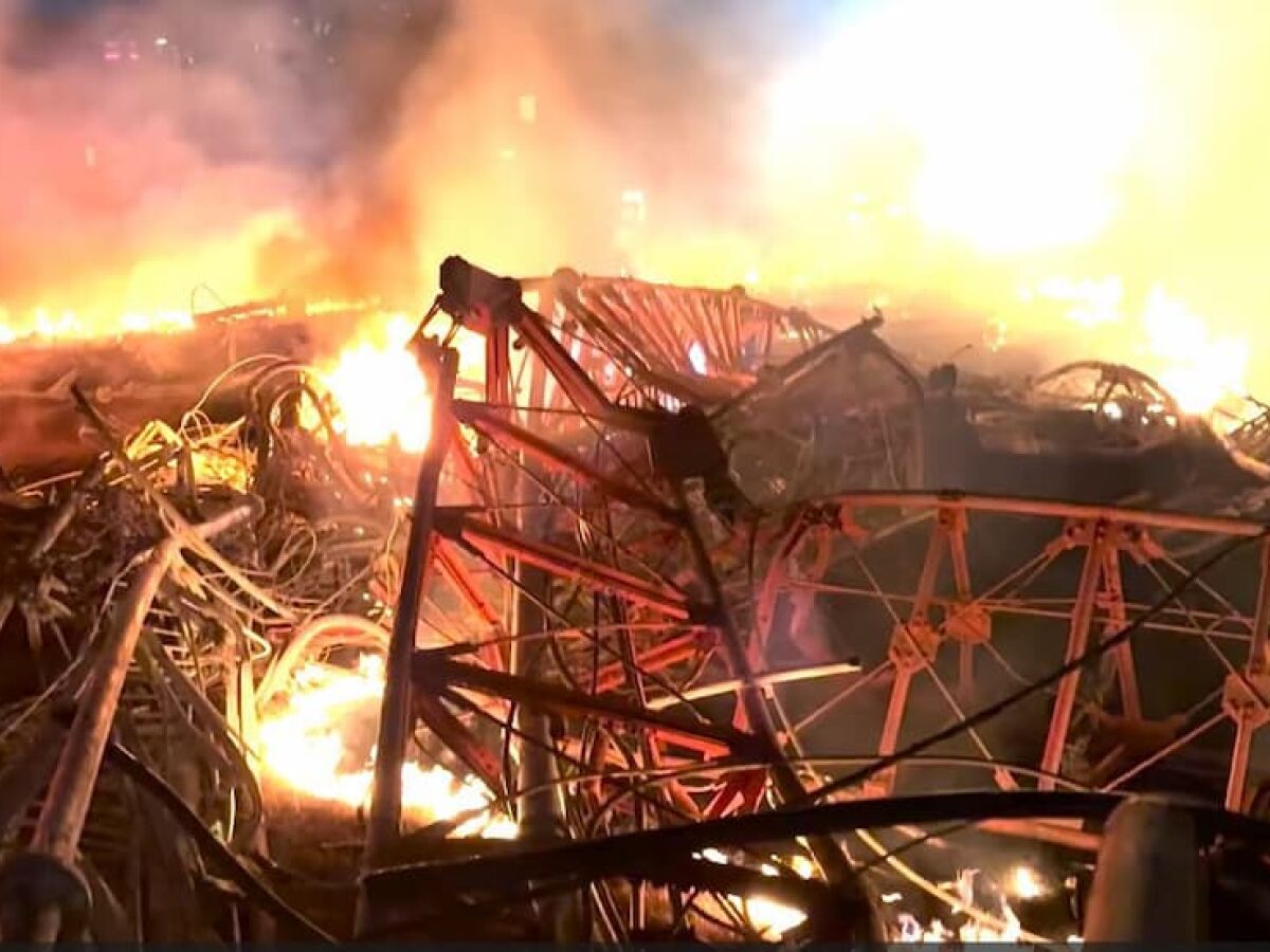 Helicóptero colidiu com torre de rádio em Houston