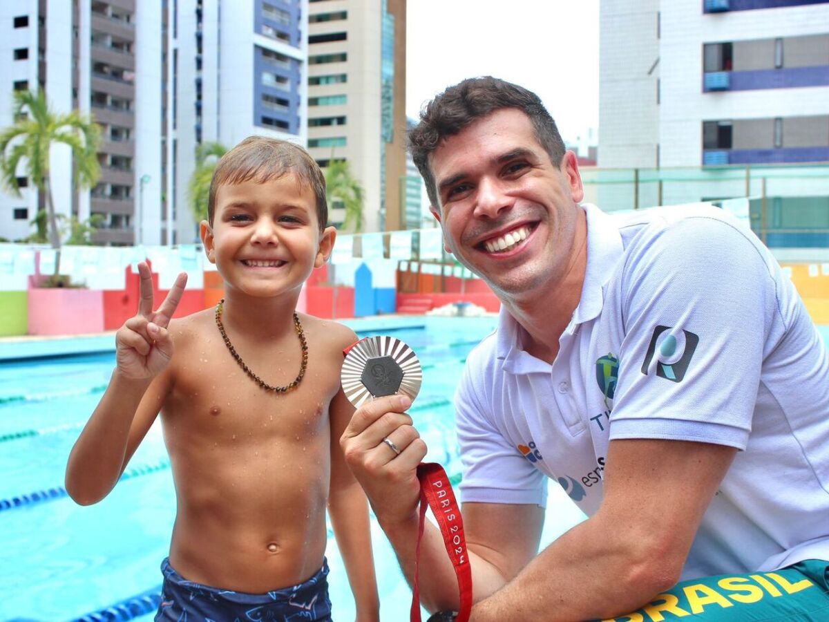 Visita do nadador Phelipe Rodrigues, medalhista paralímpico, às crianças do Instituto do Autismo
