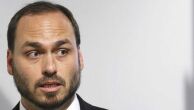 Responsável por investigar 'rachadinha' de Carlos Bolsonaro vai a aniversário de advogada de Flávio