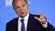 Economia está voltando e auxílio emergencial acaba no final do ano, diz Guedes