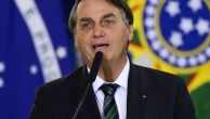 Após silêncio sobre aprovação da Coronavac, Bolsonaro alfineta Doria e diz que vacina é do Brasil