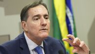 Brasil terá vacinas de consórcio em março; envio será limitado até junho, diz vice-diretor da Opas