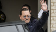 Celebridades retiram curtidas de publicação em que Johnny Depp comemora vitória contra Amber Heard