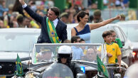 Bolsonaro e primeira-dama participam do desfile do Bicentenário da Independência em Brasília