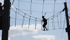 Cada adversidade traz a semente de um benefício equivalente