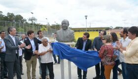 Parque da Macaxeira ganha busto em homenagem a Arraes
