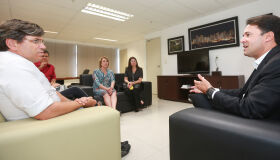 Anderson recebe pároco de Santo Amaro