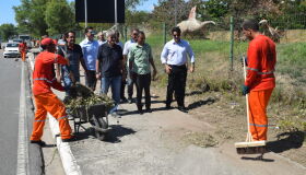 Professor Lupércio vistoria mutirão de limpeza na PE-01