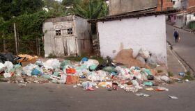 Lixo se acumula em São Lourenço; prefeito promete regularizar coleta