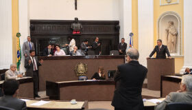 Mal-estar entre Romário e Uchoa na Alepe