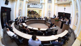 Aprovados em concursos da polícia cobram nomeações em ato na Alepe