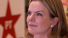 Gleisi grava vídeo em defesa de Lula para a Al Jaazera