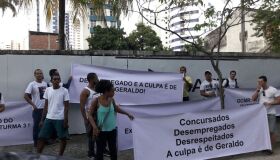 Concursados da Guarda Municipal do Recife acampam na rua do perfeito