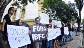 Candidatos do concurso do TJPE entregam abaixo-assinado por cancelamento da prova