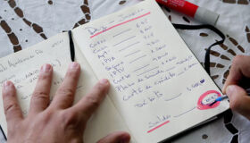 Especialista dá dicas de como economizar na compra de material escolar