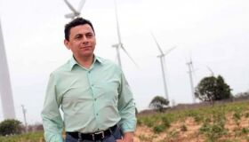 Pré-candidato ao Senado, Antonio Souza exibe filme sobre sua vida