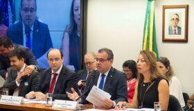 Comissão de Educação recebe ministro em reunião