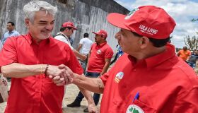 MST fecha apoio a Humberto Costa e Paulo Câmara 