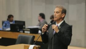 Feitosa pede suspensão de parcelas do FIES dos estudantes