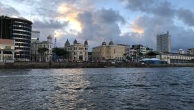 Recife de fora pra dentro: que tal conhecer mais da cidade a bordo do catamarã?