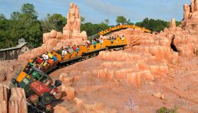 Disney Resort: que tal um passeio virtual pela Big Thunder Mountain Railroad?