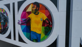 80 Anos: Eduardo Kobra homenageia Pelé com mural em Santos