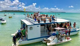 Praia de Carneiros: vamos de catamarã?