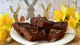 Vilões para a saúde, alimentos da Páscoa não devem ser compartilhados com os pets