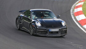 Porsche avalia 911 híbrido e faz testes em Nürburgring, na Alemanha
