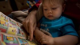 Qual o segredo de Alice, a bebê que fala palavras difíceis