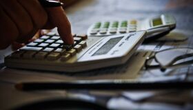 60% dos usuários brasileiros de carteira digital têm interesse em poupar e investir, diz estudo