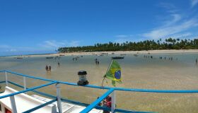 Como ir até a famosa praia de Carneiros e o que fazer por lá!