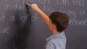 Alfabetização simultânea em português e inglês proporciona aprendizado ainda mais amplo