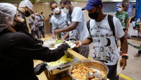 População em situação de rua ganha ceia natalina